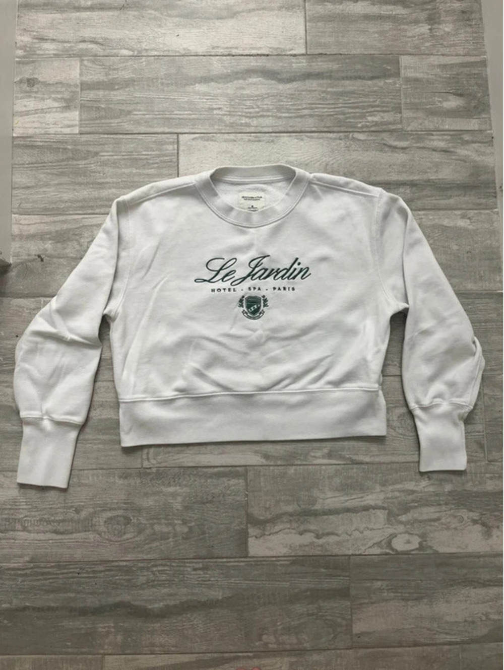 Abercrombie & Fitch Cropped Le Jardin Sweatshirt